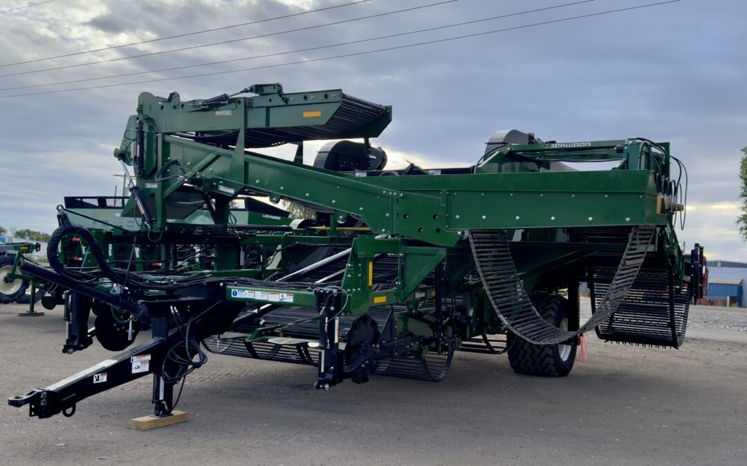 2023 674 Harvester